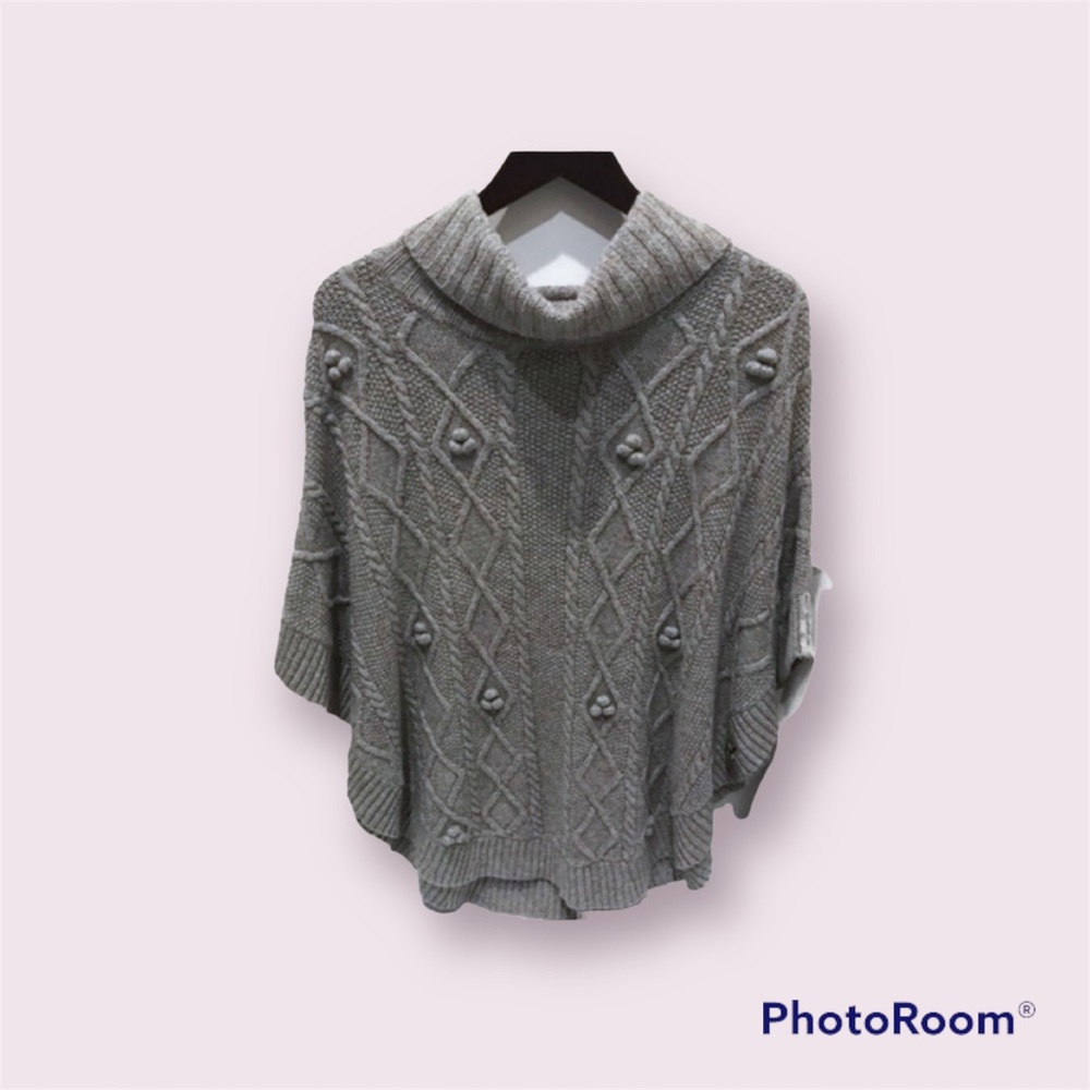 ⭐️Stunning Talbots Cable Knit Cowl Neck Poncho⭐️